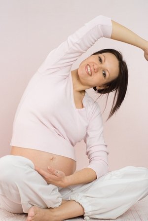 bigstockphoto_Pregnant_Woman_Is_Engaged_In_F_6986887_kicsi