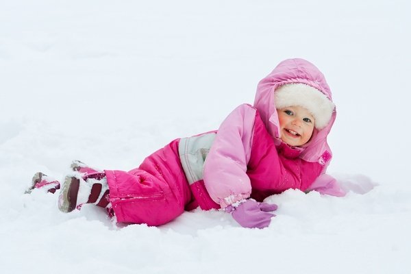 bigstock_Baby_In_Snow_6339843_kicsi